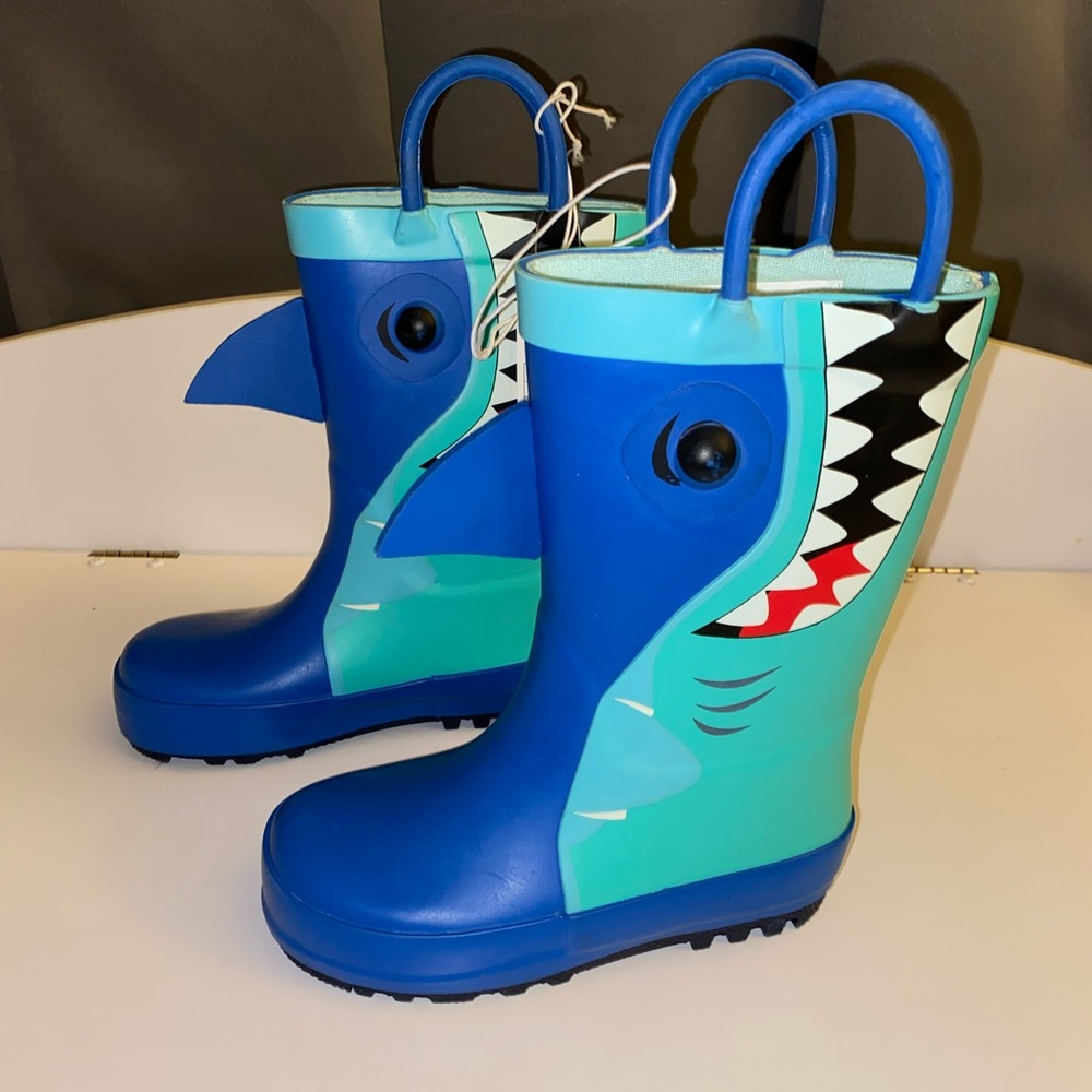 **SOLD NWT Cat & Jack toddler boy rain boots size 7